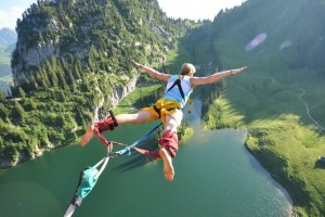 开云体育官方网站-丹麦对阵雷恩，阿尔瓦雷斯的自我救赎，从嘘声到掌声的荆棘之路