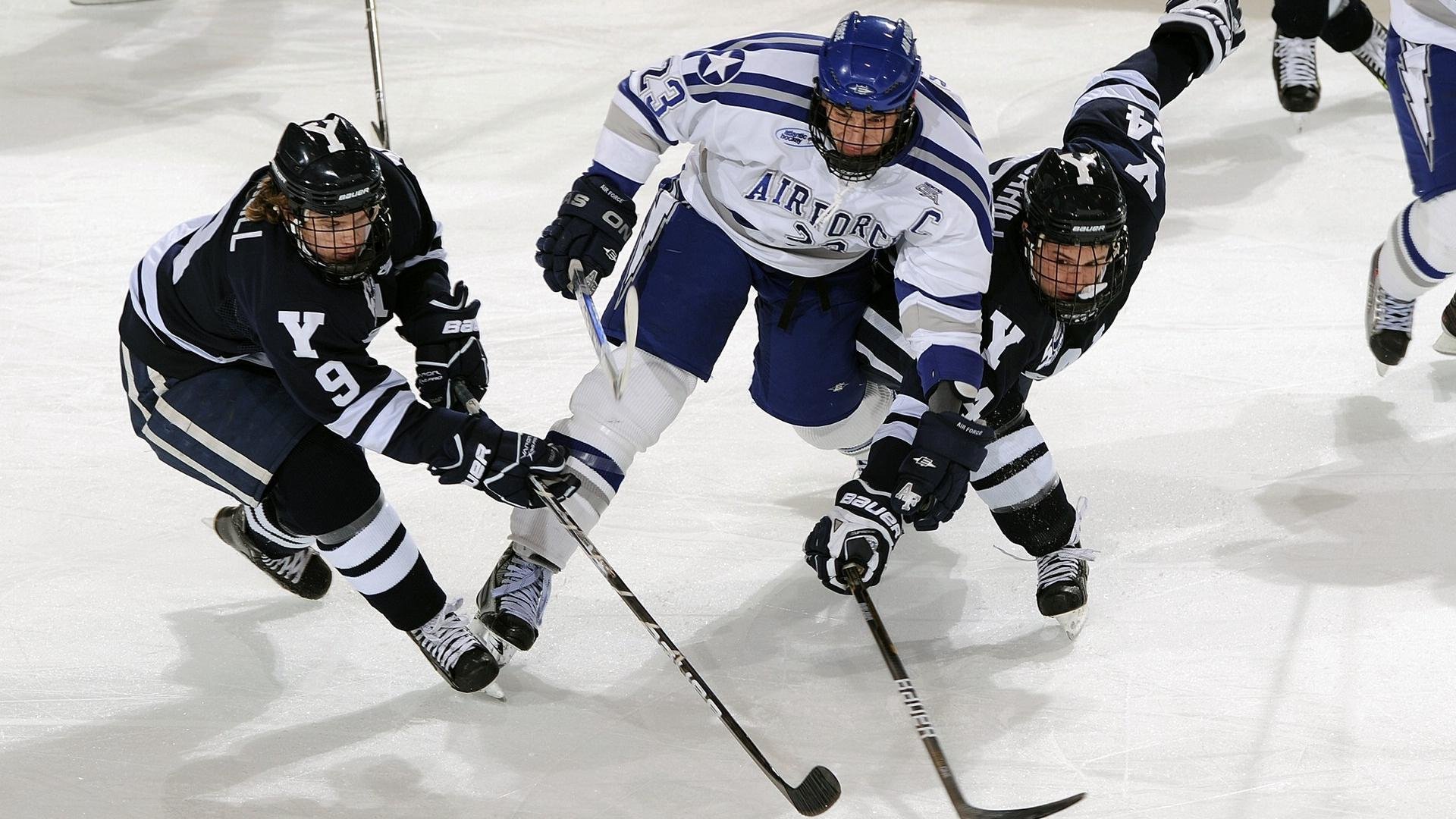 阿圭罗的跨界之夜，当足球巨星点亮NBA季后赛的疯狂